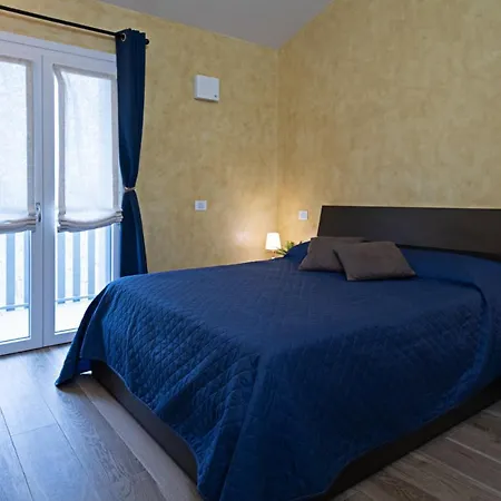 The Place - Regarda Travel * Λατζίζε